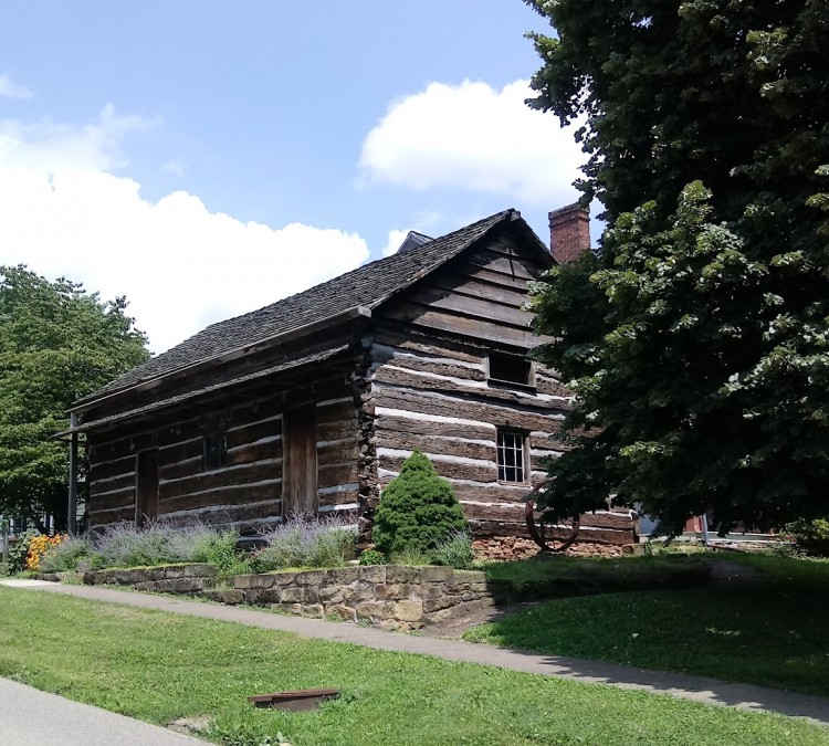 Oliver Tucker Museum And Old Log House (Beverly,&nbspOH)